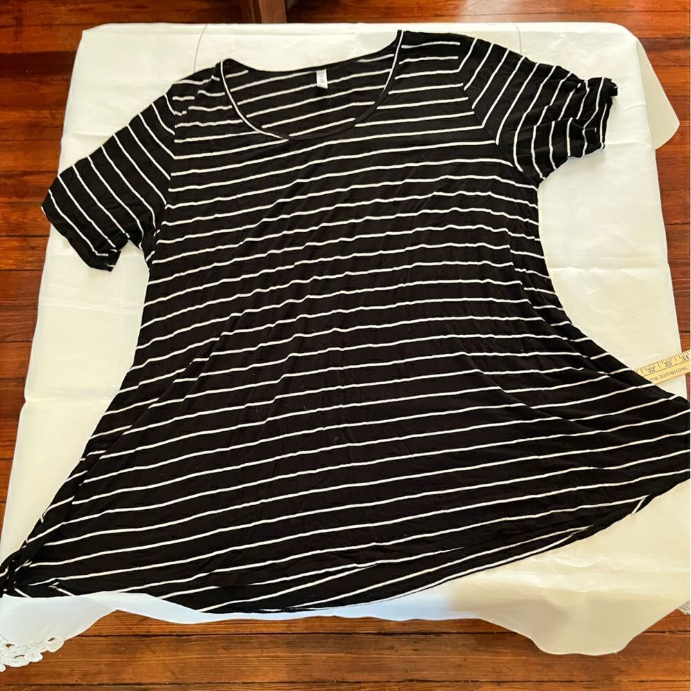 LuLaRoe Black & White Striped Top Shirt Fluttery 3XL